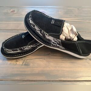 ARIAT Cruiser Womens 8.5B Black w/ silver stitching Moccasin Boat Shoe Loafer